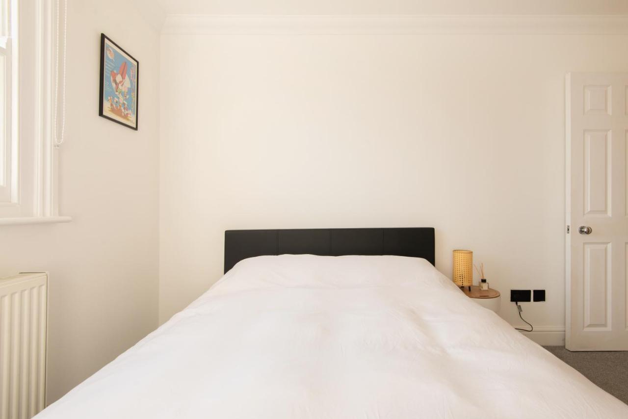 2br Modern 5mins To Train Station